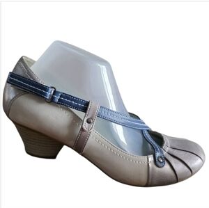 Albero Stylish Women's Blue and Silver Gray rounded toe pumps, Size 40 (9)